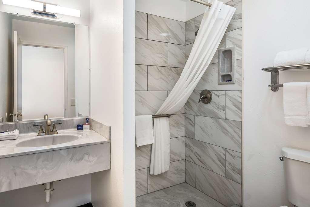 Americas Best Value Inn East Peoria Zimmer foto