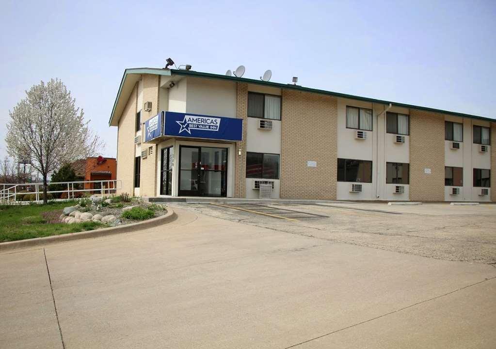 Americas Best Value Inn East Peoria Exterior foto