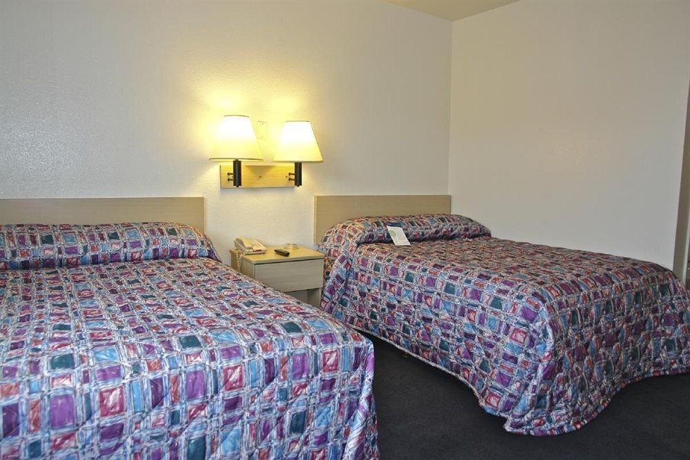 Americas Best Value Inn East Peoria Exterior foto