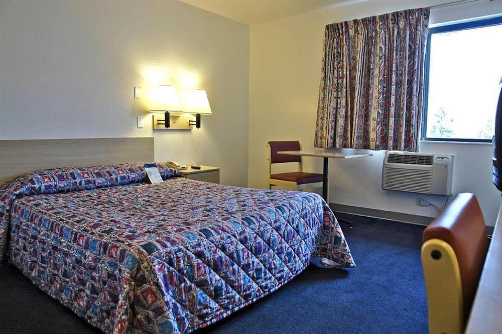 Americas Best Value Inn East Peoria Zimmer foto