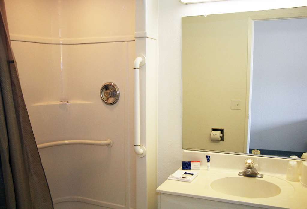 Americas Best Value Inn East Peoria Zimmer foto